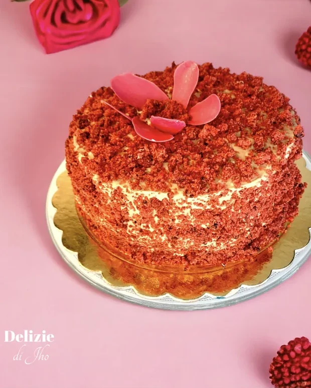 Torta Roja con petali decorativi, Piccole Delizie di Delizie di Jho